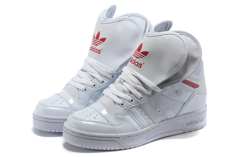 adidas avec des ailes